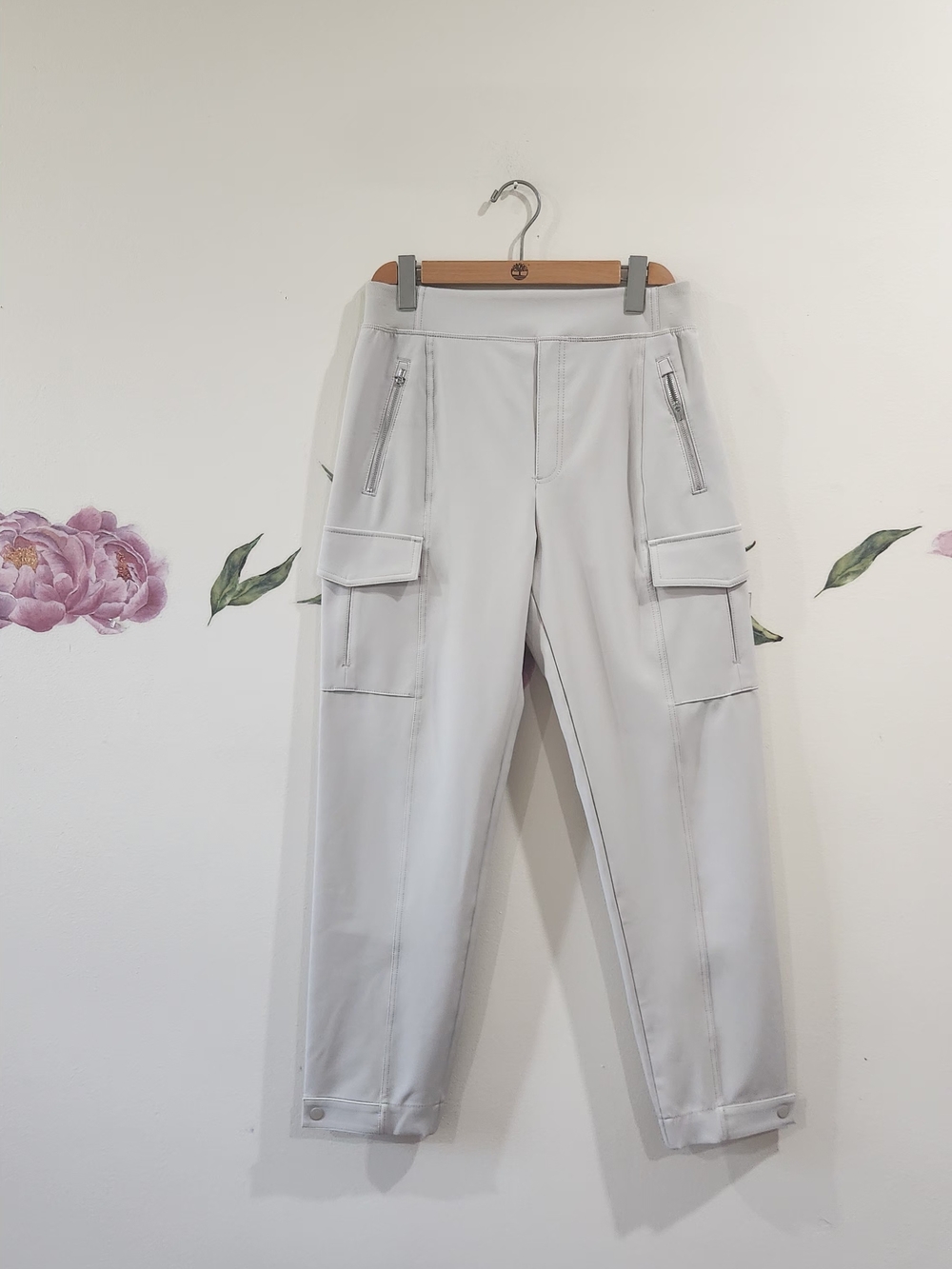 Athleta  Cream Cargo Joggers with Zip Pockets